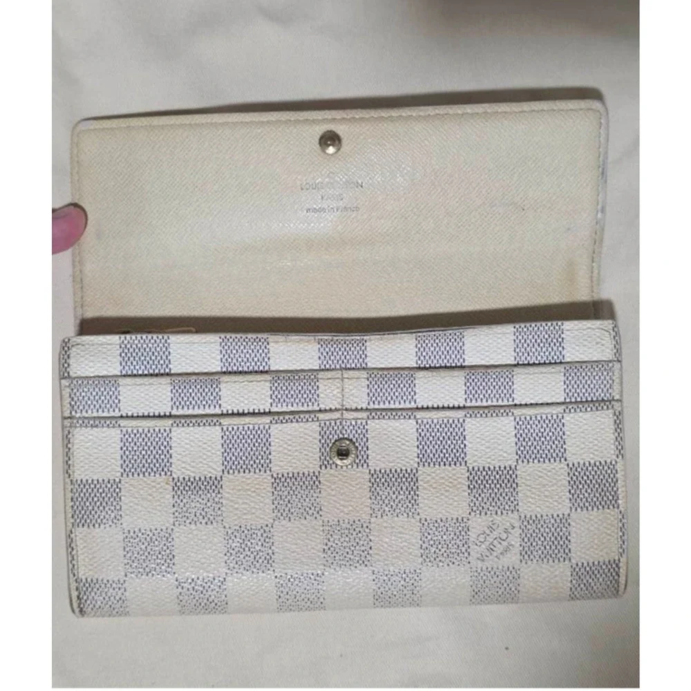 * EXCLUSIVE * Hopescope Louis Vuitton Wallet and Signed Photo - Picture 6 of 10